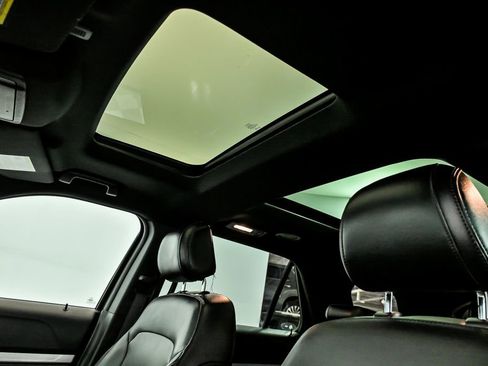 Used 2016 Ford Explorer XLT w/ Equipment Group 202A image 14