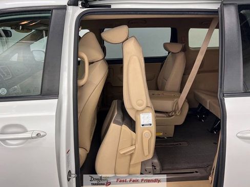 Used 2020 Kia Sedona LX image 39