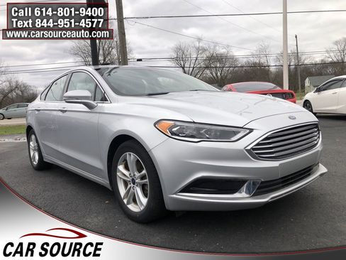 Used 2018 Ford Fusion SE w/ Fusion SE Technology Package image 3
