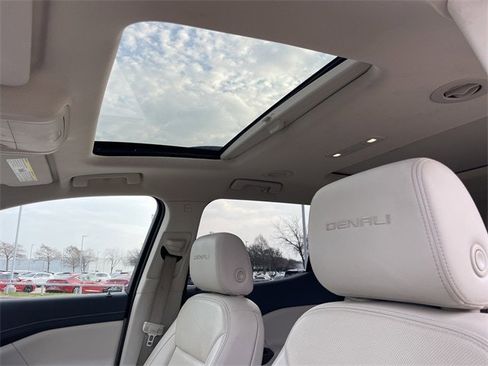 Used 2021 GMC Acadia Denali w/ Denali Ultimate Package image 25