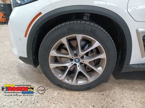 Used 2025 BMW X5 xDrive50e AWD/4WD image 37