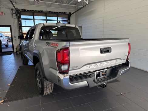 Used 2018 Toyota Tacoma TRD Off-Road image 6