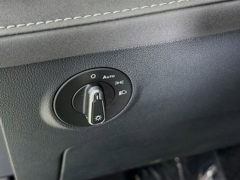 New 2026 Volkswagen Taos SE FWD image 10