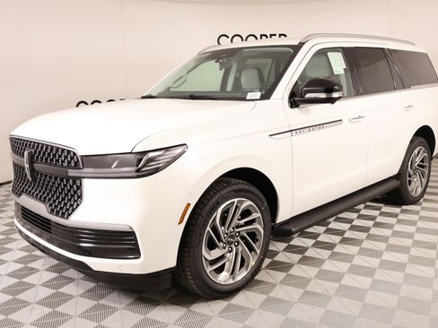New 2026 Lincoln Navigator Premiere AWD/4WD image 11