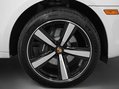 New 2026 Porsche Macan image 16