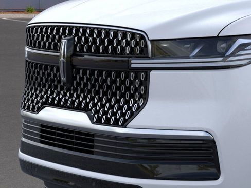 New 2025 Lincoln Navigator Reserve image 17