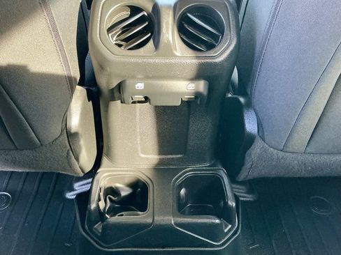 Used 2022 Jeep Wrangler Unlimited Sport image 31