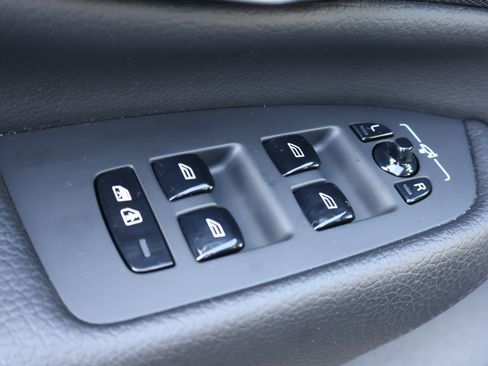 Used 2022 Volvo XC90 T6 Momentum w/ Advanced Package image 15