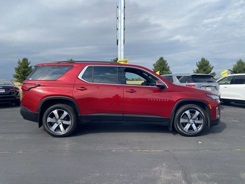 Used 2022 Chevrolet Traverse LT w/ LT Premium Package image 4