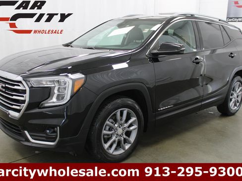 Used 2022 GMC Terrain SLT image 1
