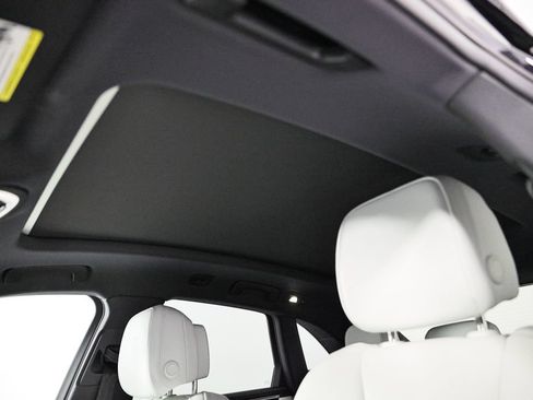Certified 2026 Porsche Macan AWD/4WD image 23