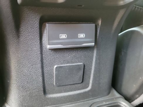 Used 2022 Jeep Gladiator Overland image 11