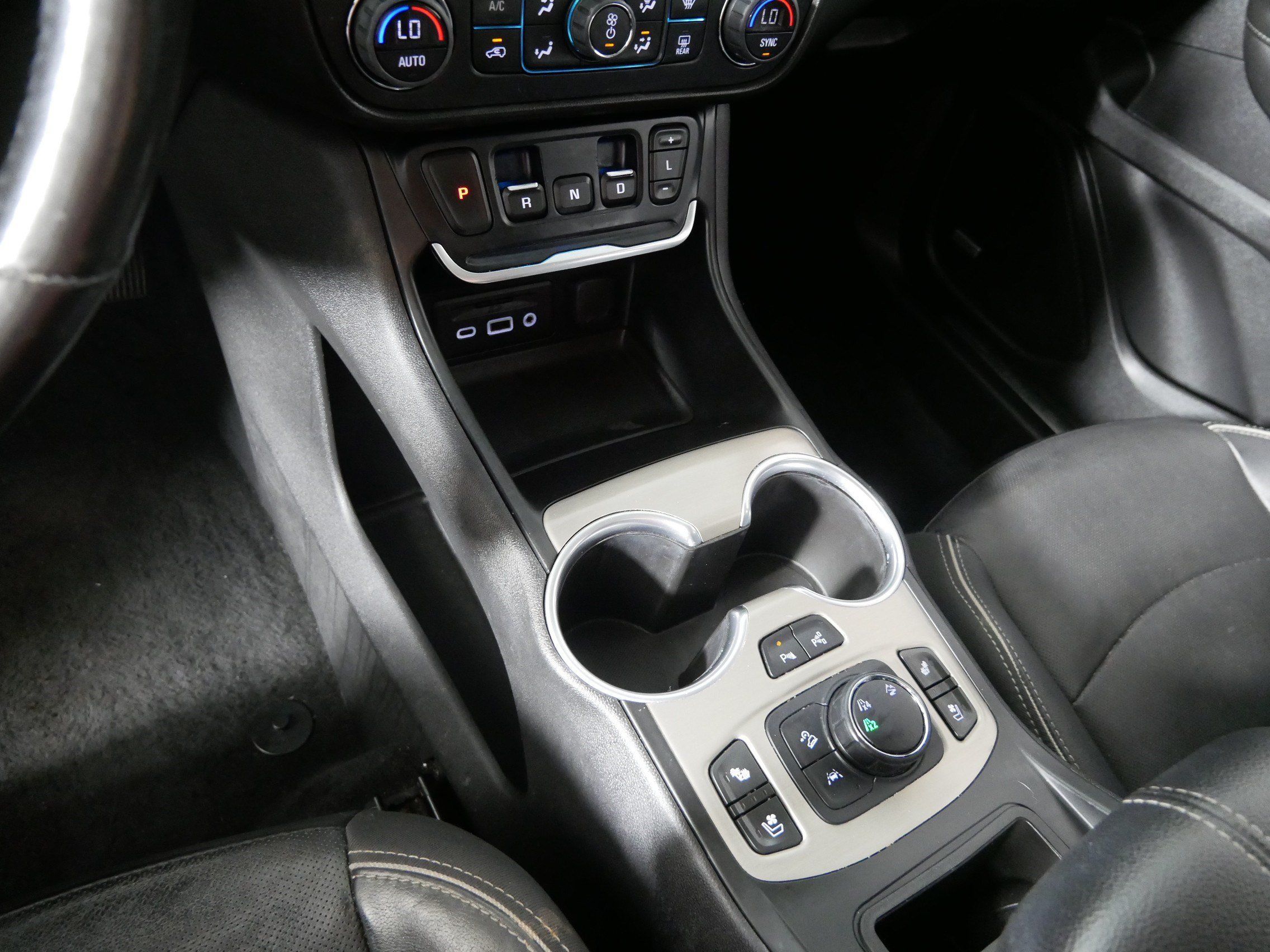 Used 2019 GMC Terrain Denali w/ GMC Pro Grade Package AWD/4WD image 24