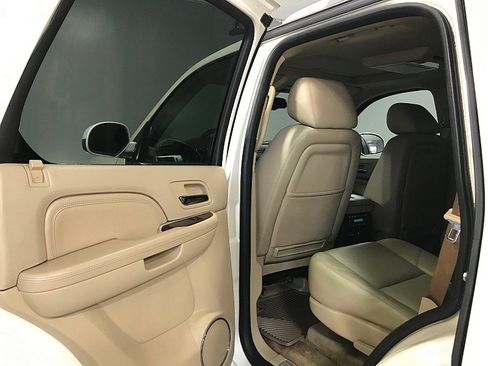 Used 2010 Cadillac Escalade Premium AWD/4WD image 17