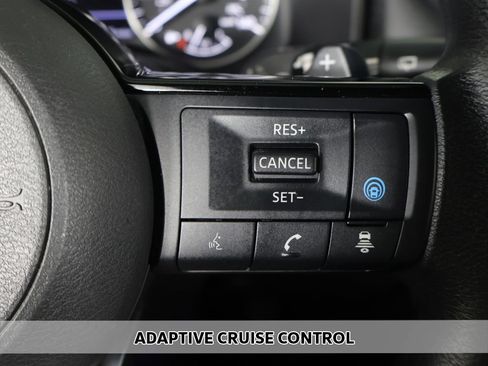 Used 2023 Nissan Rogue SV AWD/4WD image 3
