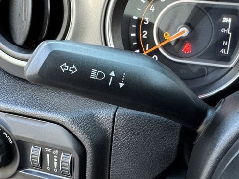 Used 2021 Jeep Gladiator Sport image 24