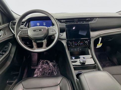 Certified 2025 Jeep Grand Cherokee Limited w/ Black Appearance Package image 34