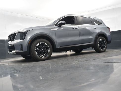 Used 2025 Kia Sorento S image 24