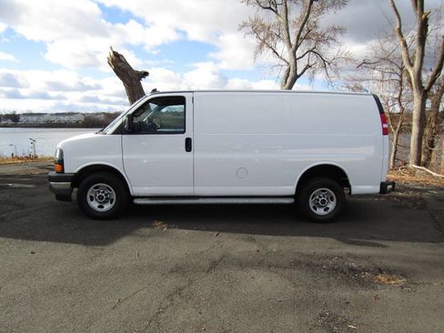 Used 2023 GMC Savana 2500 w/ Driver Convenience Package image 4