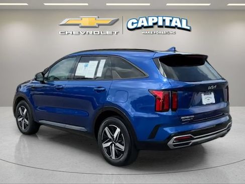 Used 2023 Kia Sorento S w/ Panoramic Sunroof Package FWD image 3
