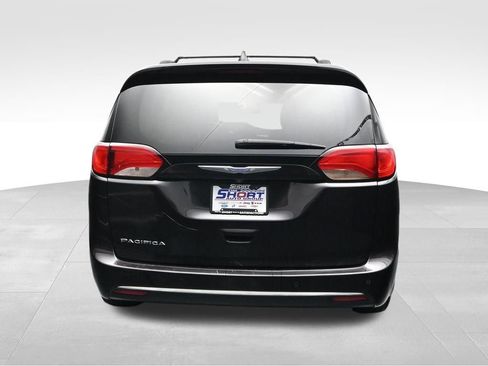 Used 2018 Chrysler Pacifica Touring-L FWD image 4