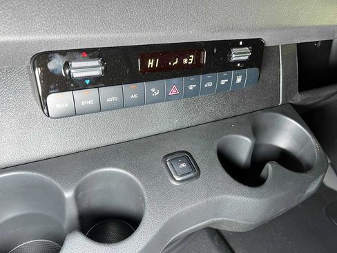 Used 2025 Mercedes-Benz Sprinter 2500 image 31
