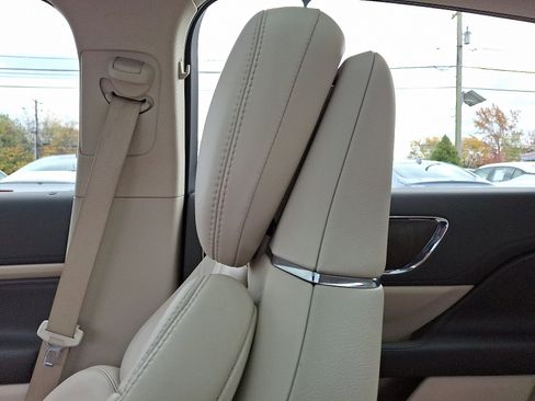 Used 2017 Lincoln Continental Reserve w/ Climate Package image 17