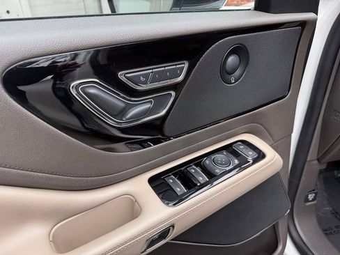 Used 2020 Lincoln Aviator Reserve w/ Equipment Group 201A image 11