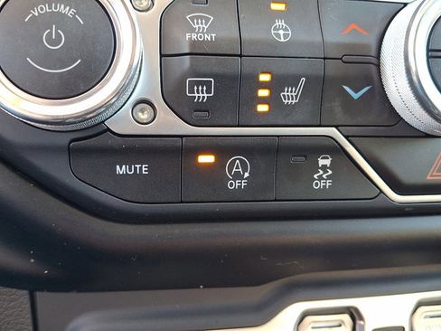 Used 2021 Jeep Wrangler Unlimited Sahara image 25