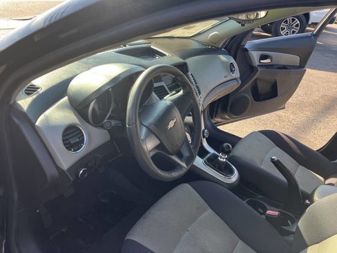 Used 2012 Chevrolet Cruze LS FWD image 21