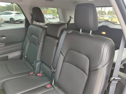 New 2025 Nissan Pathfinder SL image 25