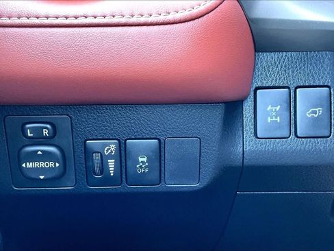 Used 2014 Toyota RAV4 Limited AWD/4WD image 36