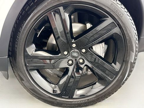 Certified 2025 Land Rover Discovery S image 29