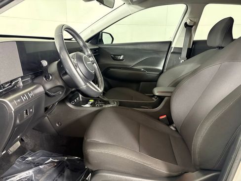 Used 2025 Hyundai Kona SEL FWD image 18