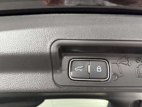 Used 2023 Ford Explorer XLT RWD image 11
