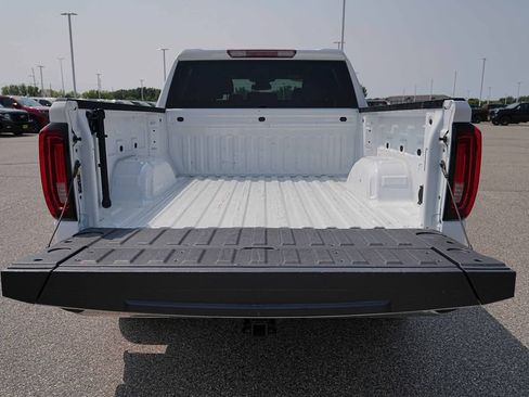 Used 2025 GMC Sierra 1500 SLT AWD/4WD image 14