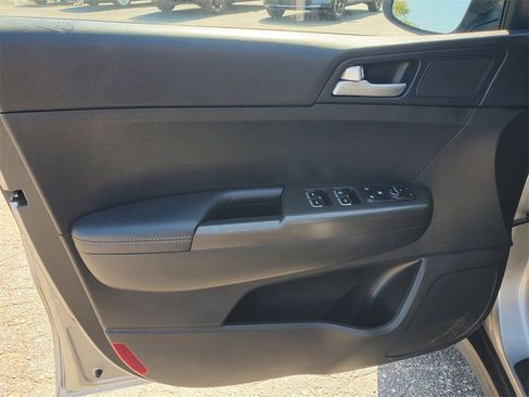 Used 2021 Kia Sportage LX image 6