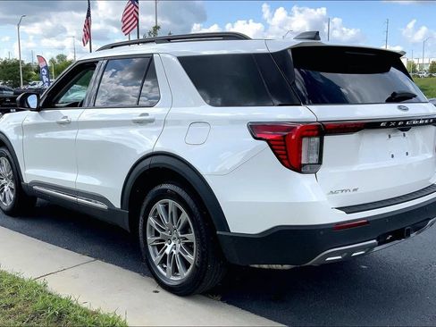 Used 2025 Ford Explorer Active w/ Active Comfort Package AWD/4WD image 2