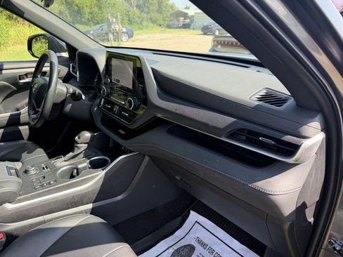 Used 2023 Toyota Highlander XSE AWD/4WD image 19