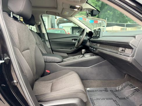 Used 2023 Honda Accord EX image 15