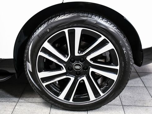 Used 2023 Land Rover Range Rover SE image 8