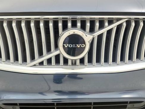 Used 2024 Volvo XC90 B5 Core AWD/4WD image 23