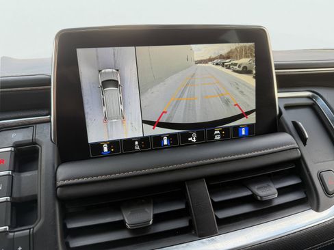 Used 2021 GMC Yukon AT4 w/ Technology Package image 4