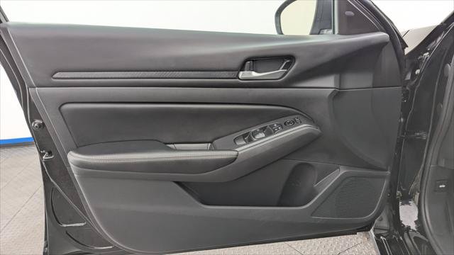 Used 2025 Nissan Altima 2.5 SV FWD image 13