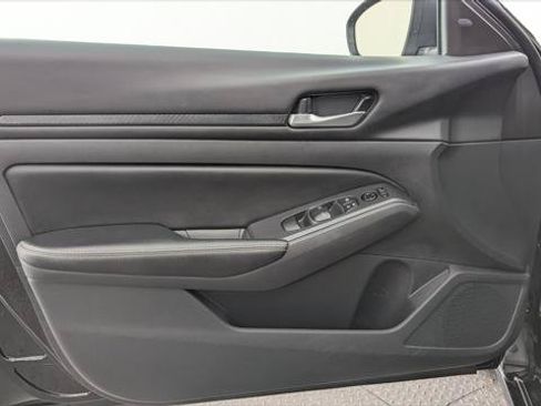 Used 2025 Nissan Altima 2.5 SV FWD image 13