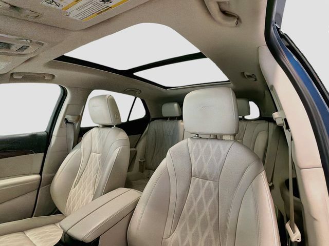Used 2023 Buick Envision Avenir AWD/4WD image 21