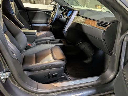 Used 2020 Tesla Model S Long Range Plus image 24