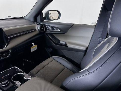 New 2026 Chevrolet Equinox LT w/ Convenience Package II FWD image 25