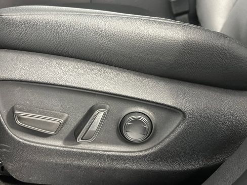 Used 2025 Toyota Grand Highlander AWD image 21