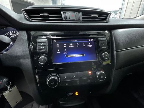 Used 2020 Nissan Rogue S image 15